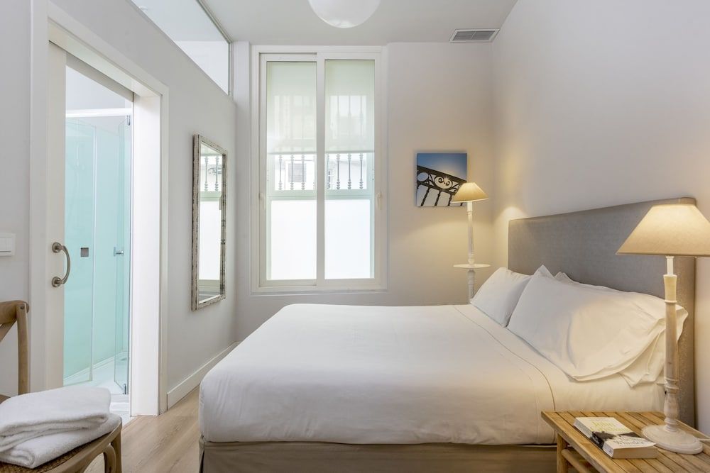 Suites Sevilla Plaza Apartamentos Apartment, 2 Bedrooms