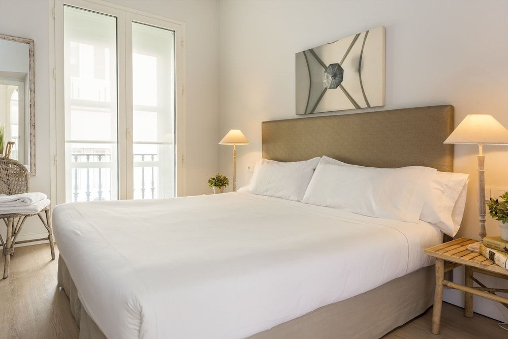 Suites Sevilla Plaza Apartamentos Apartment, 2 Bedrooms 2