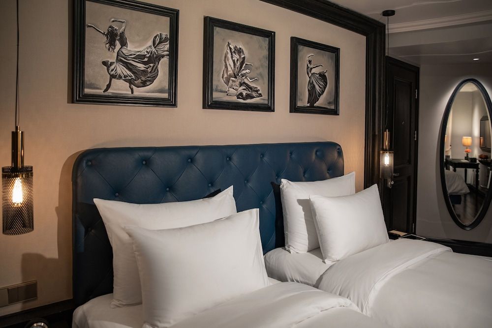 Deluxe double/twin room internal window
