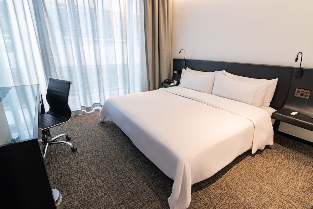 Hotel GHL Collection 93 Standard Room, 1 King Bed