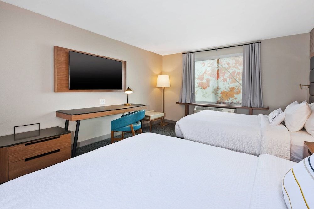 Room, 2 Queen Beds (Mobility Accessible, Tub)