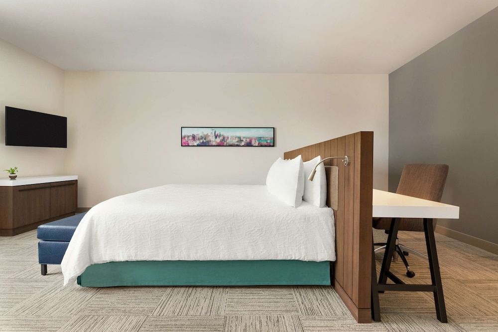 Deluxe Room, 1 King Bed, Accessible (Hearing)