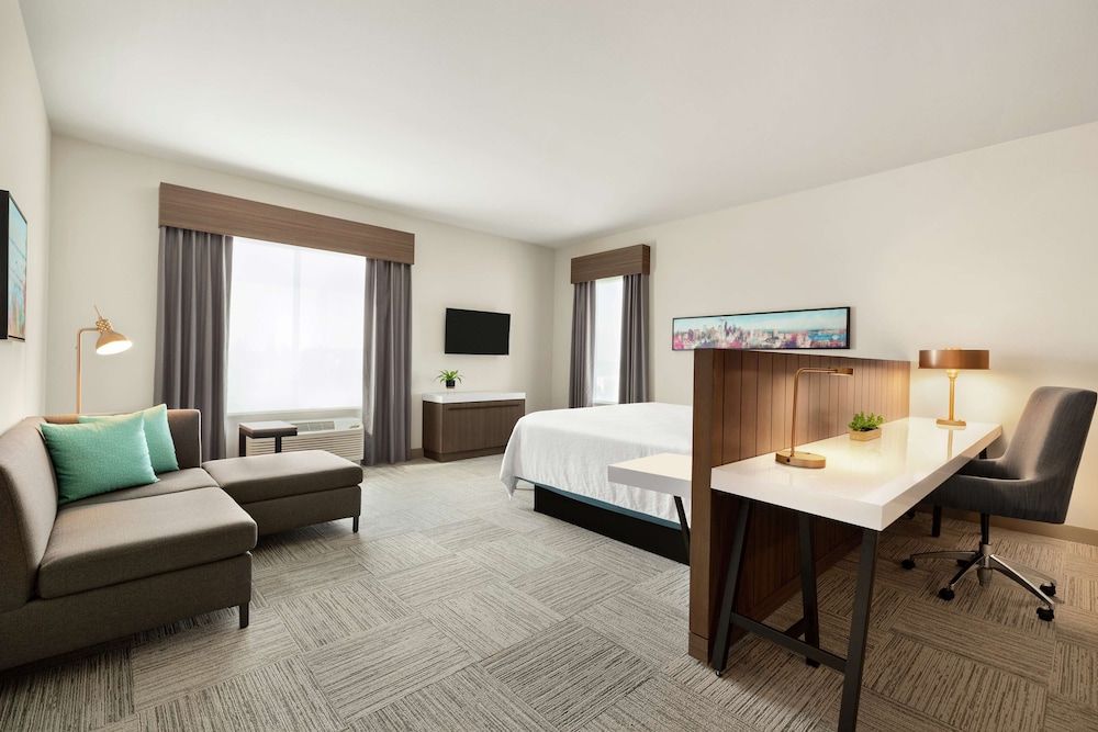 Deluxe Room, 1 King Bed, City View, Corner