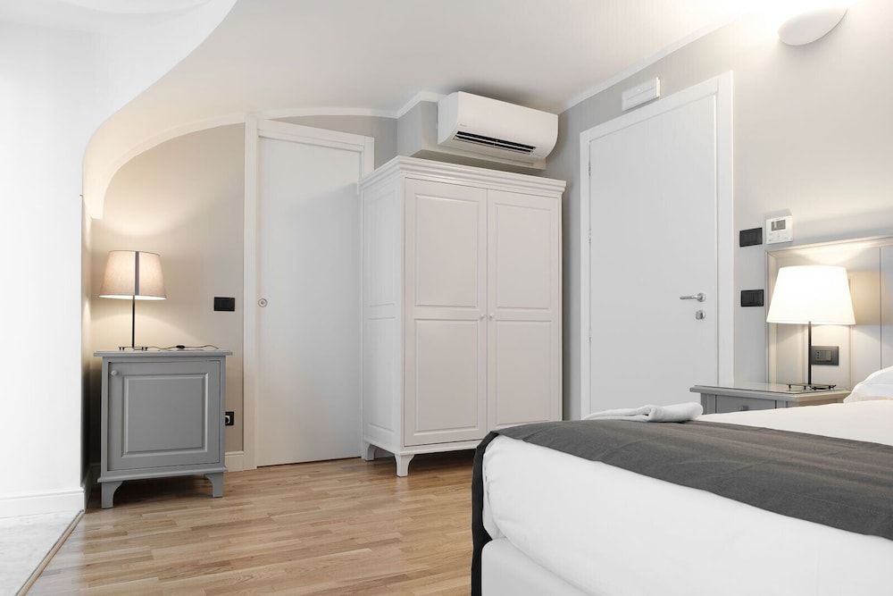 Hotel De Ville Deluxe Double Room 5