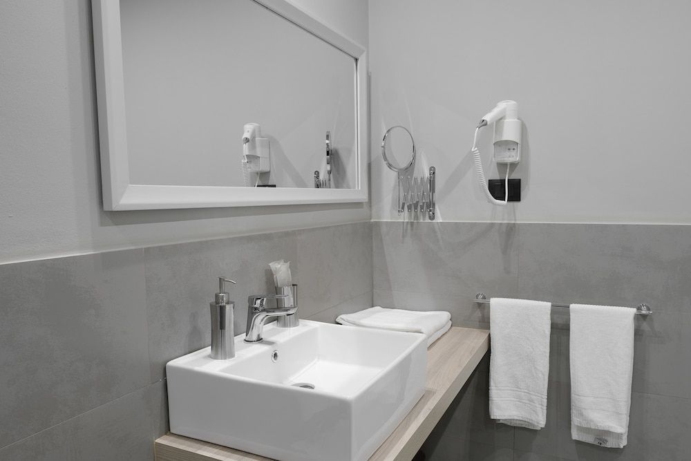 Hotel De Ville City Double Room, 1 King Bed 6