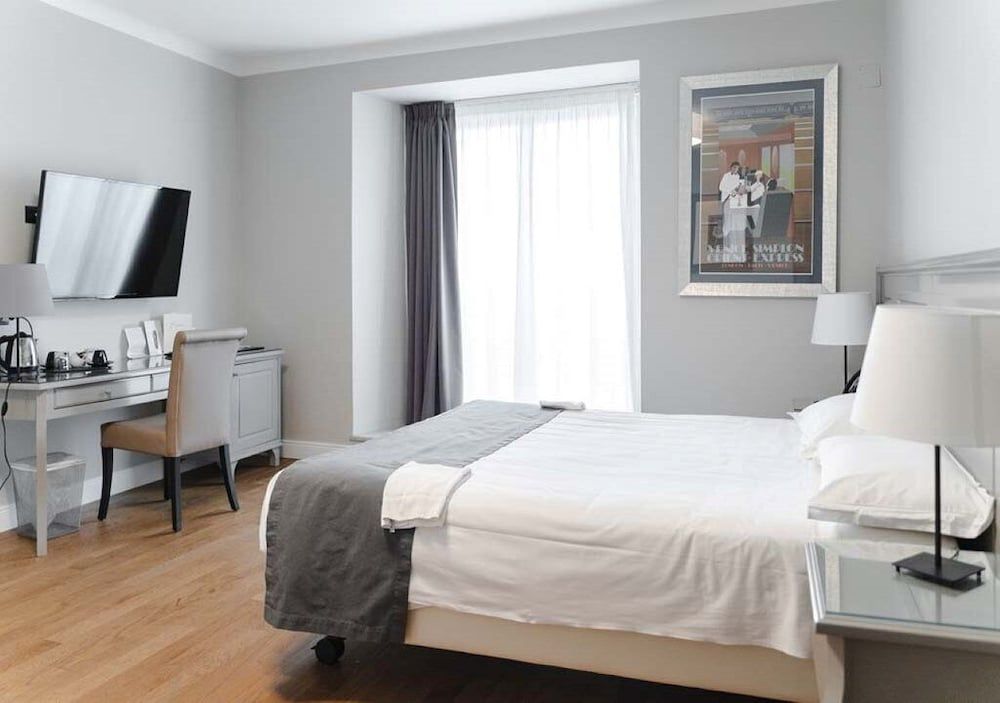 Hotel De Ville City Double Room, 1 King Bed 4