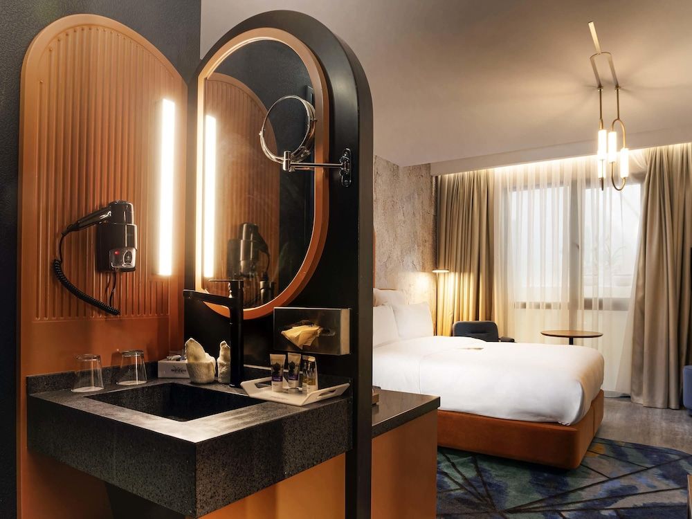 Mercure Istanbul Bakirkoy Superior Double Room, 1 Double Bed with Sofa bed, Garden View 9