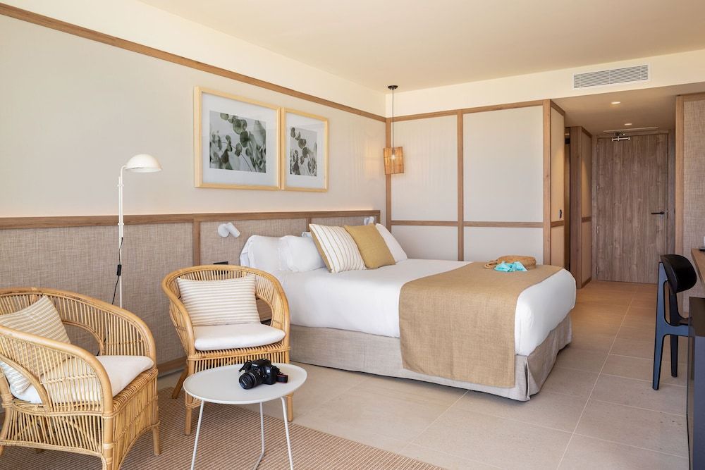 Atzavara Hotel & Spa Premium Triple Room 2