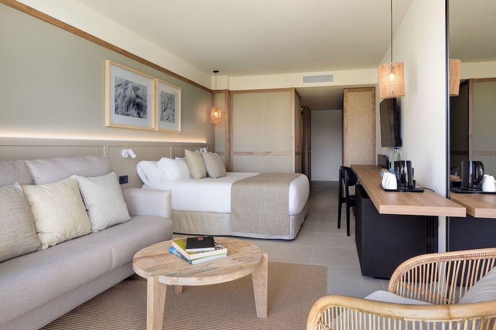 Atzavara Hotel & Spa Design Quadruple Room 5