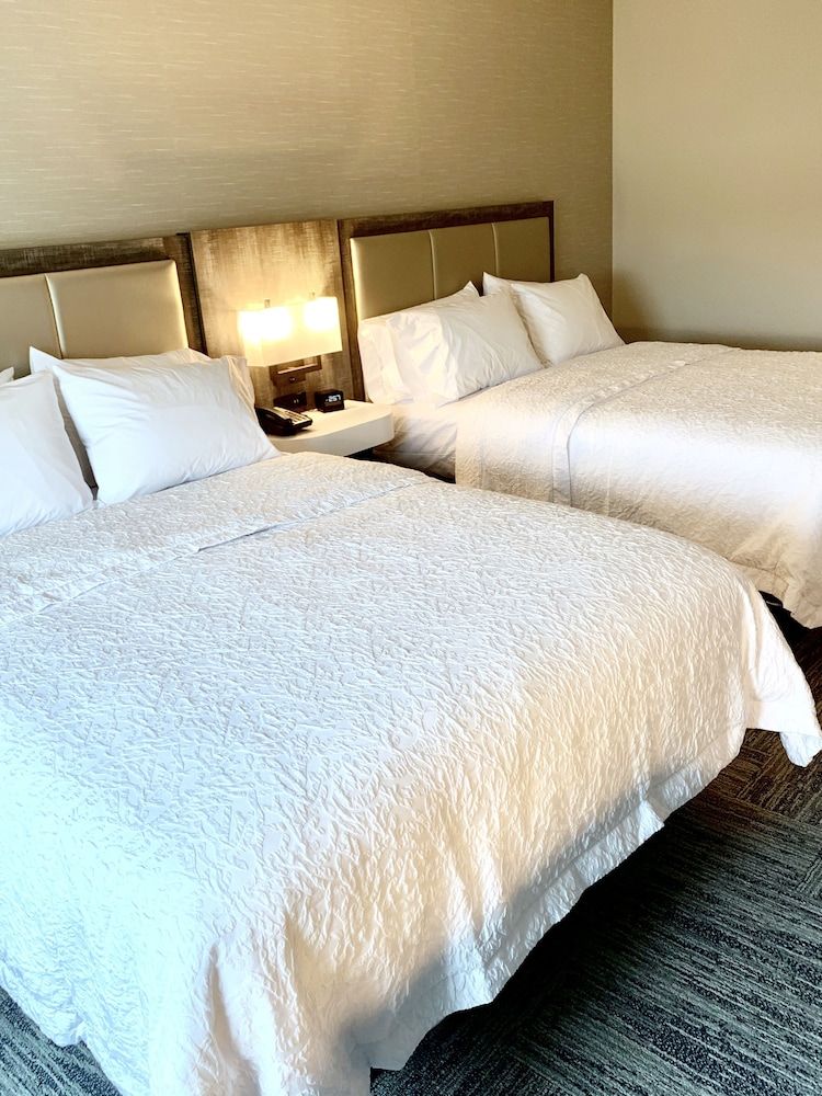 Hampton Inn Cranbury Room, 2 Queen Beds, Refrigerator 4