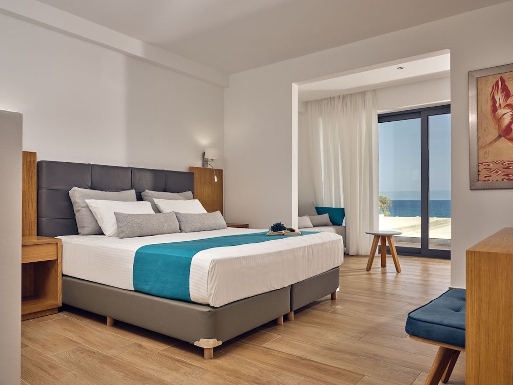 Luxury Suite (Panoramic Sea View)