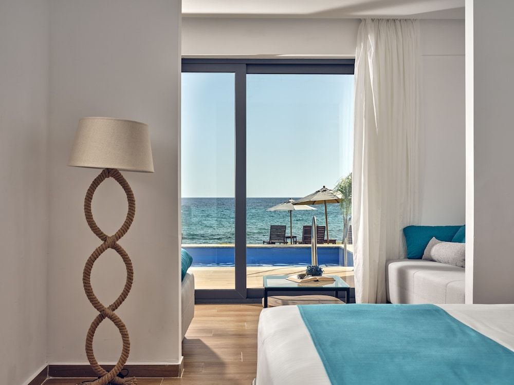 Seaside Honeymoon suite with Private Pool - Euphoria