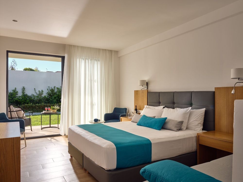 Deluxe Double Room, Pool View