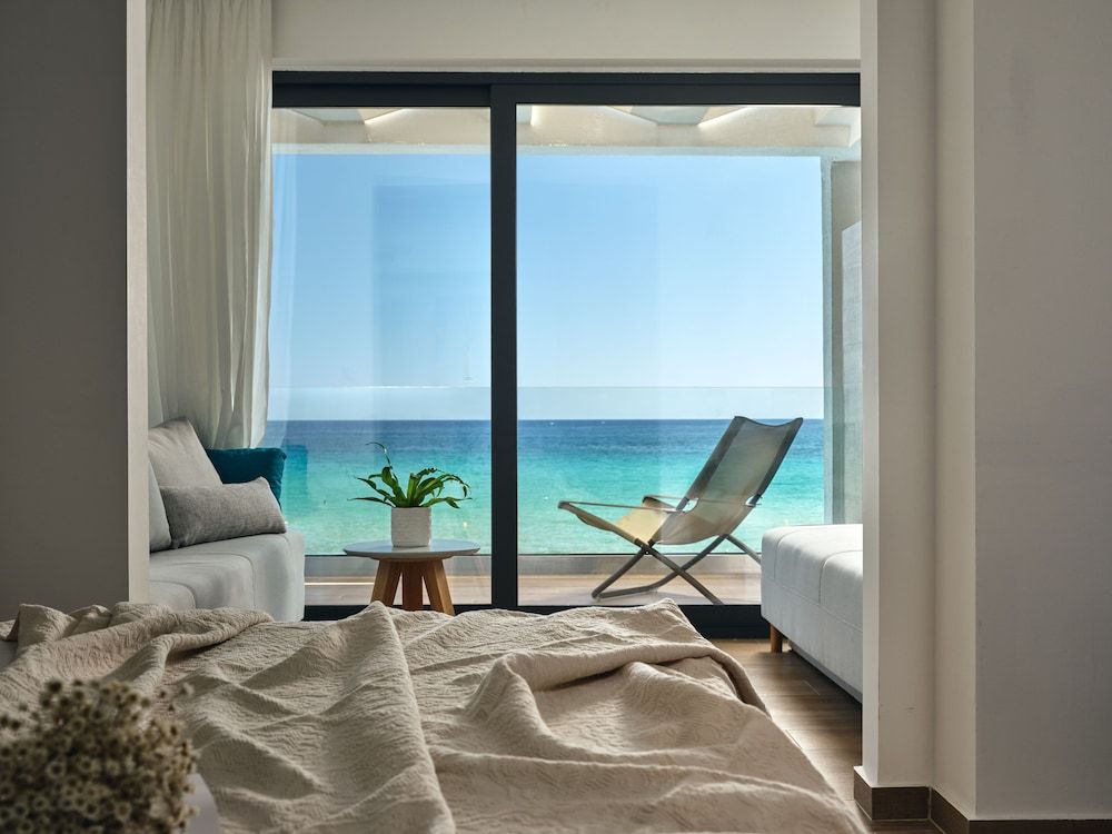 Seaside Suite with Panoramic Sea View