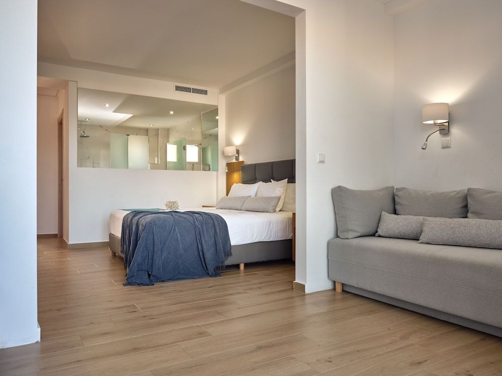 Luxury Suite, Pool Access