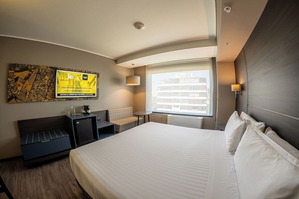 Ola Santiago Providencia, Tapestry Collection by Hilton Room, 1 King Bed