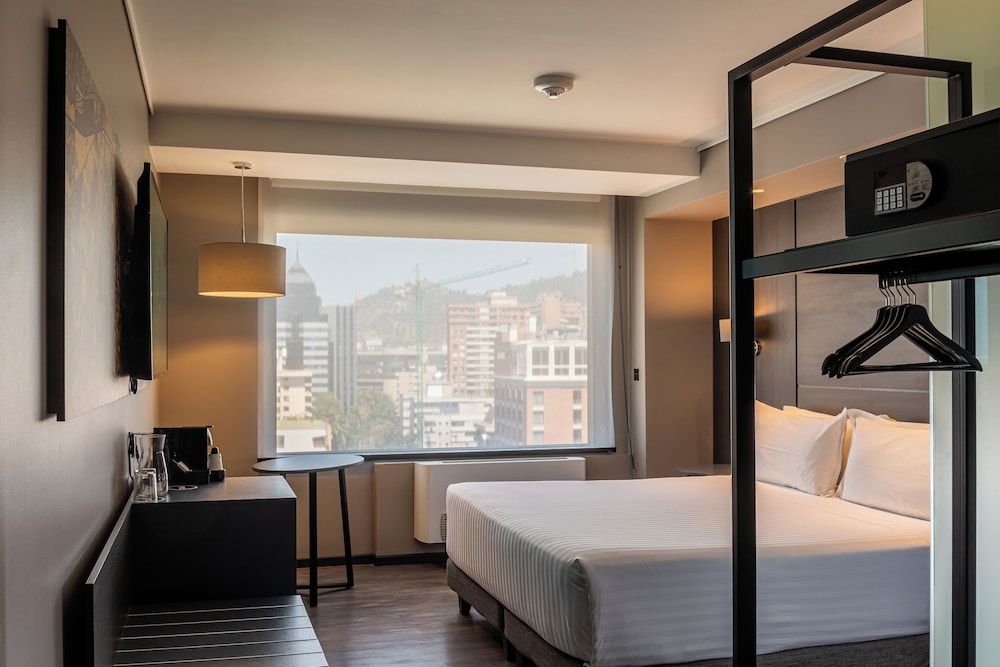 Ola Santiago Providencia, Tapestry Collection by Hilton Room, 1 King Bed 2