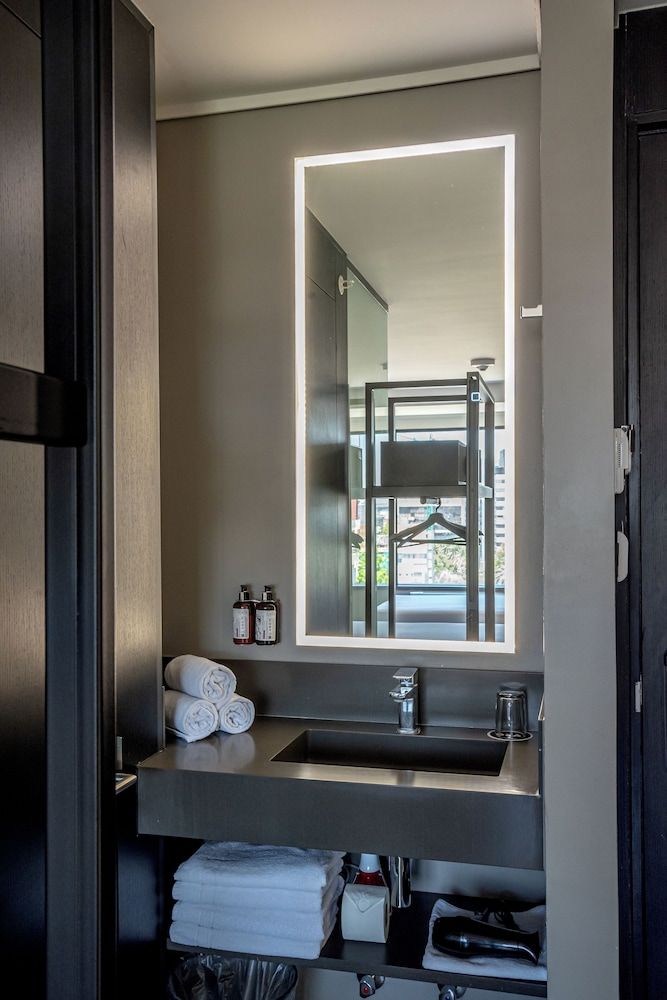 Ola Santiago Providencia, Tapestry Collection by Hilton Room, 2 Double Beds 12