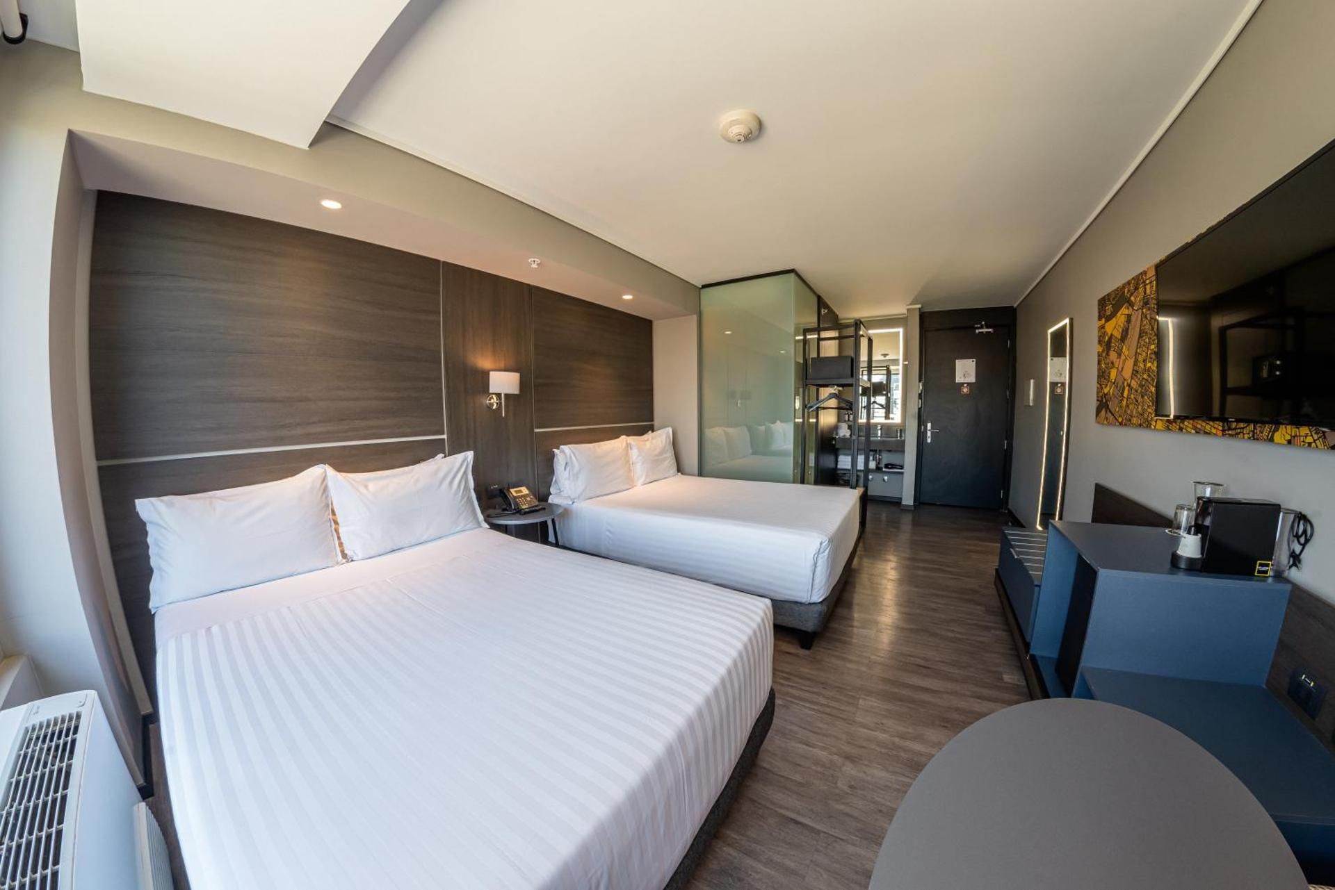 2 DOUBLE BEDS GUEST ROOM