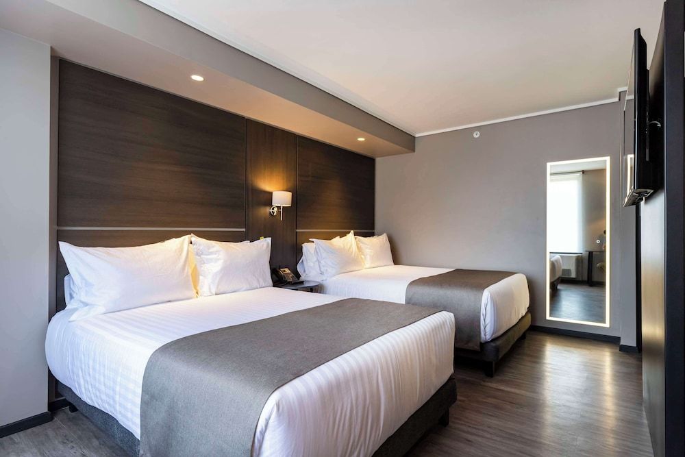 Ola Santiago Providencia, Tapestry Collection by Hilton Room, 2 Double Beds 4