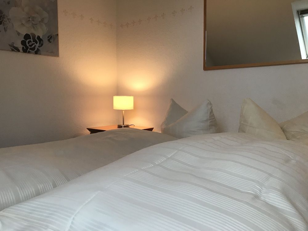 Senator Hotel Basic Double Room 4