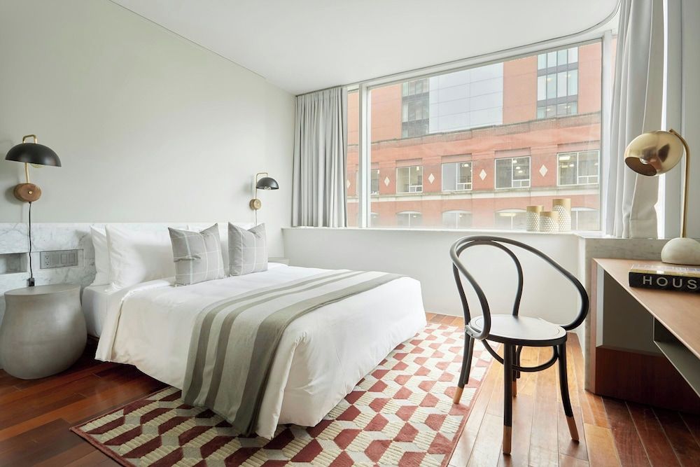 The Slate Hotel Downtown, Sonder by Marriott Bonvoy Room, 1 Queen Bed 3