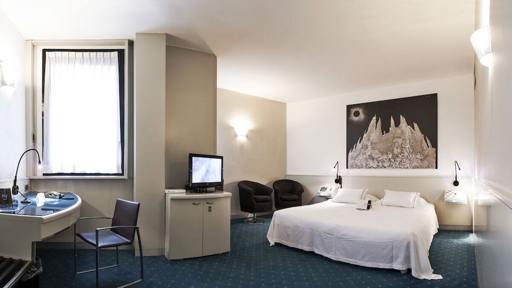 undefined Hotel Milano 8