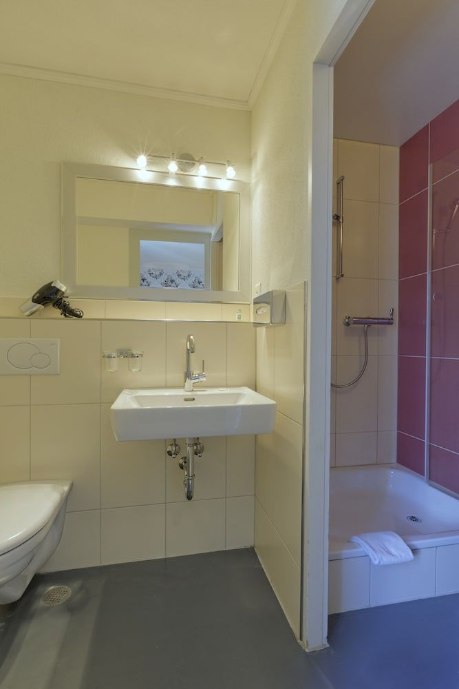 Alplodge Interlaken - Hostel Double Room 4