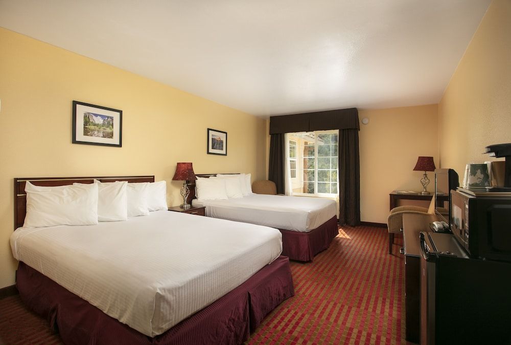 The Monarch Inn Room, 2 Queen Beds