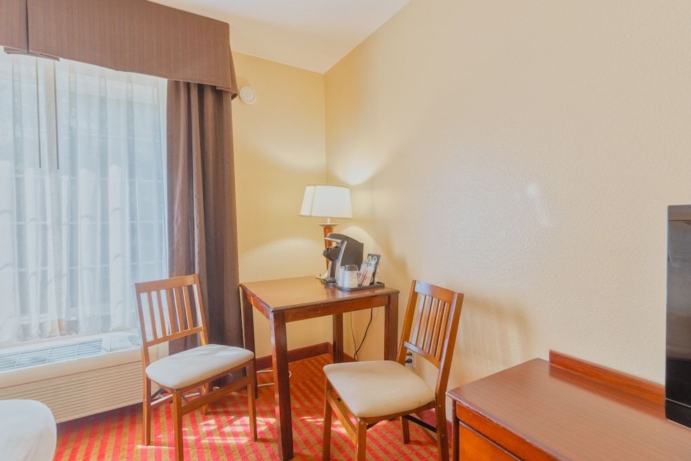 The Monarch Inn Room, 2 Queen Beds 22