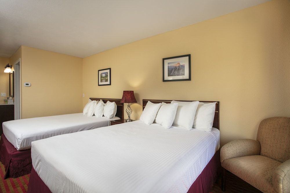 The Monarch Inn Room, 2 Queen Beds 2