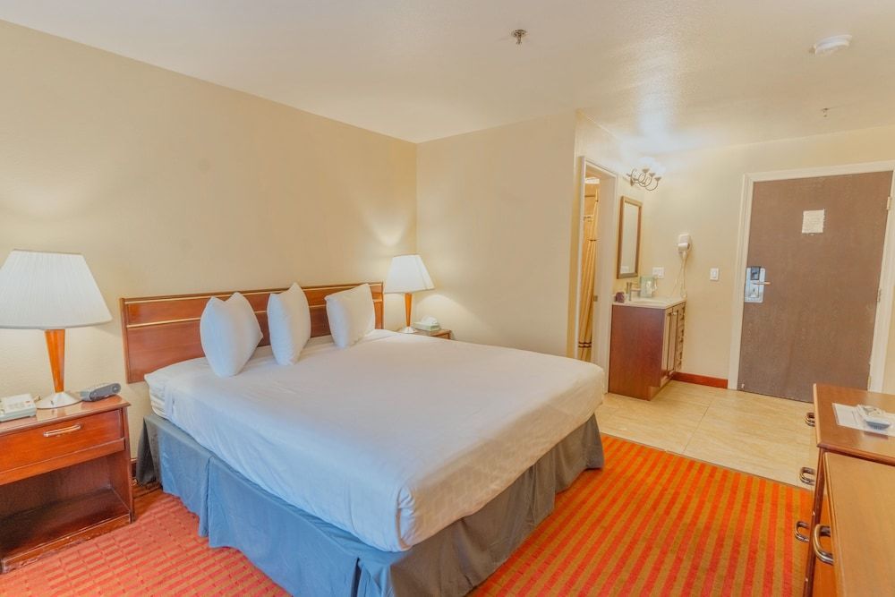 The Monarch Inn Standard Single Room, 1 King Bed 8