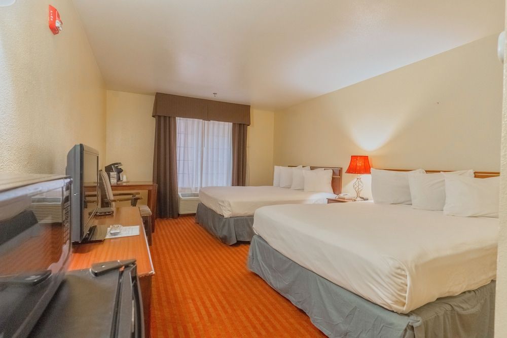 The Monarch Inn Accessible Double Queen Room 5