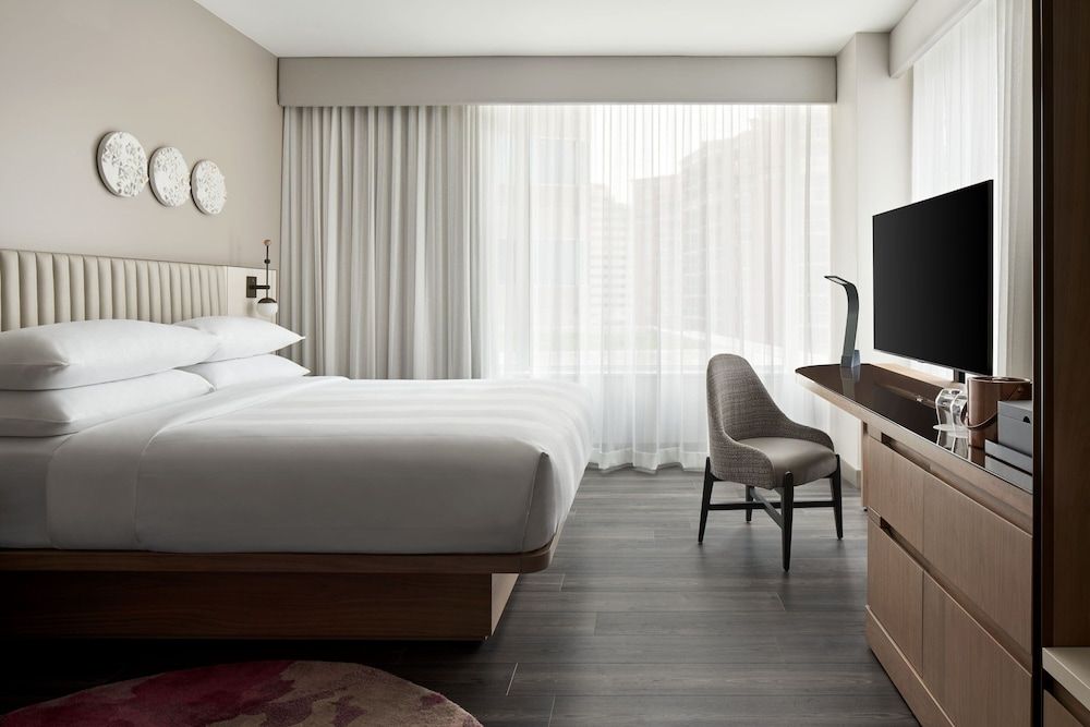 Suite, 1 Bedroom, Non Smoking, City View (Corner)
