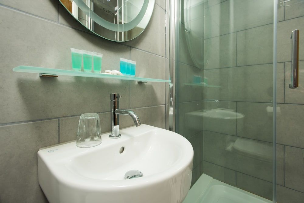 Caring Hotel Double Room, Ensuite 31