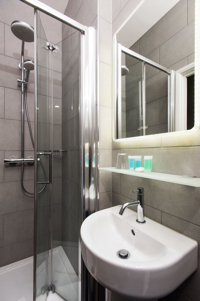 Caring Hotel Double Room, Ensuite 28