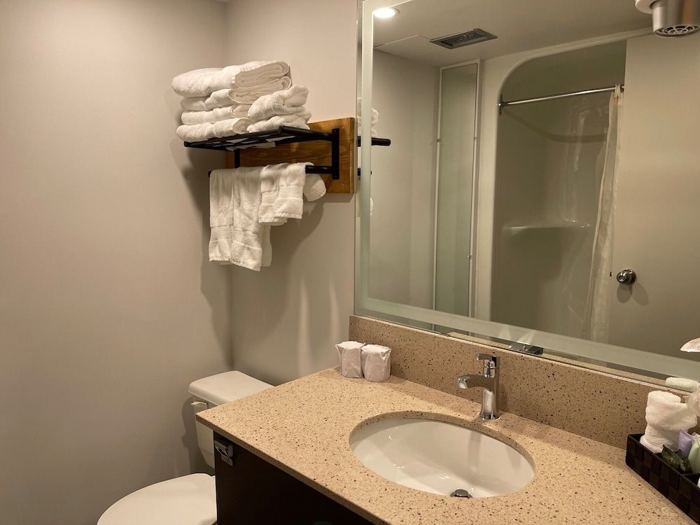 Auberge de la Gare Room, 2 Double Beds 8