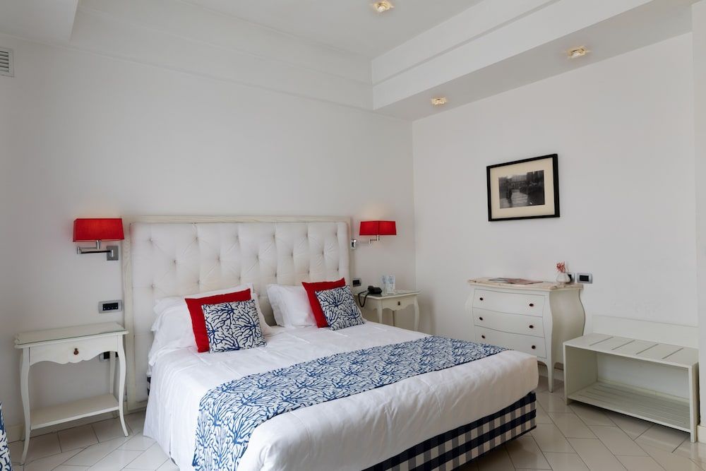 La Ciliegina Lifestyle Hotel Deluxe Double Room 9