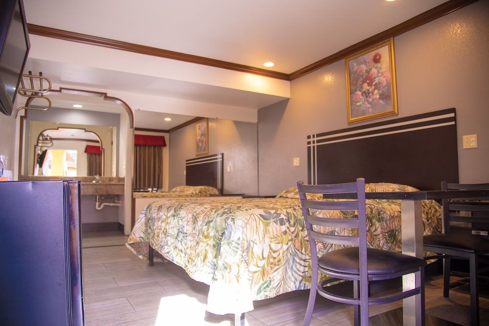 Starlight Inn La Brea Room, 1 King Bed, Non Smoking 9