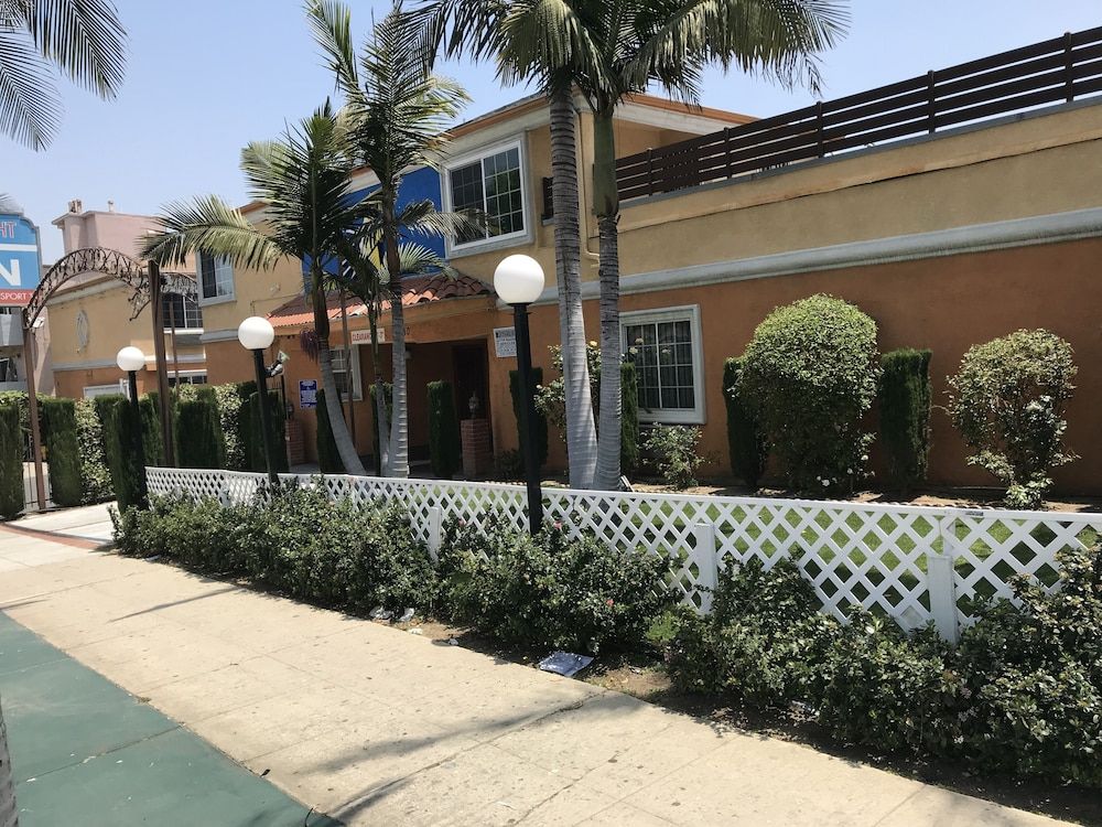 undefined Starlight Inn La Brea 6