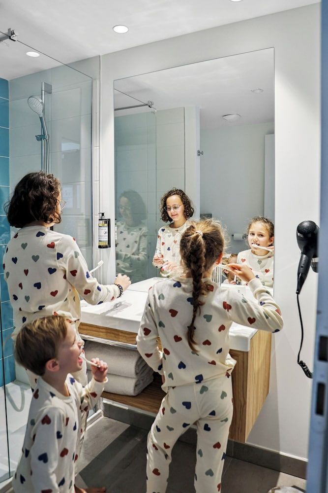Hotel Akena Nantes Reze Aeroport Family Room 10