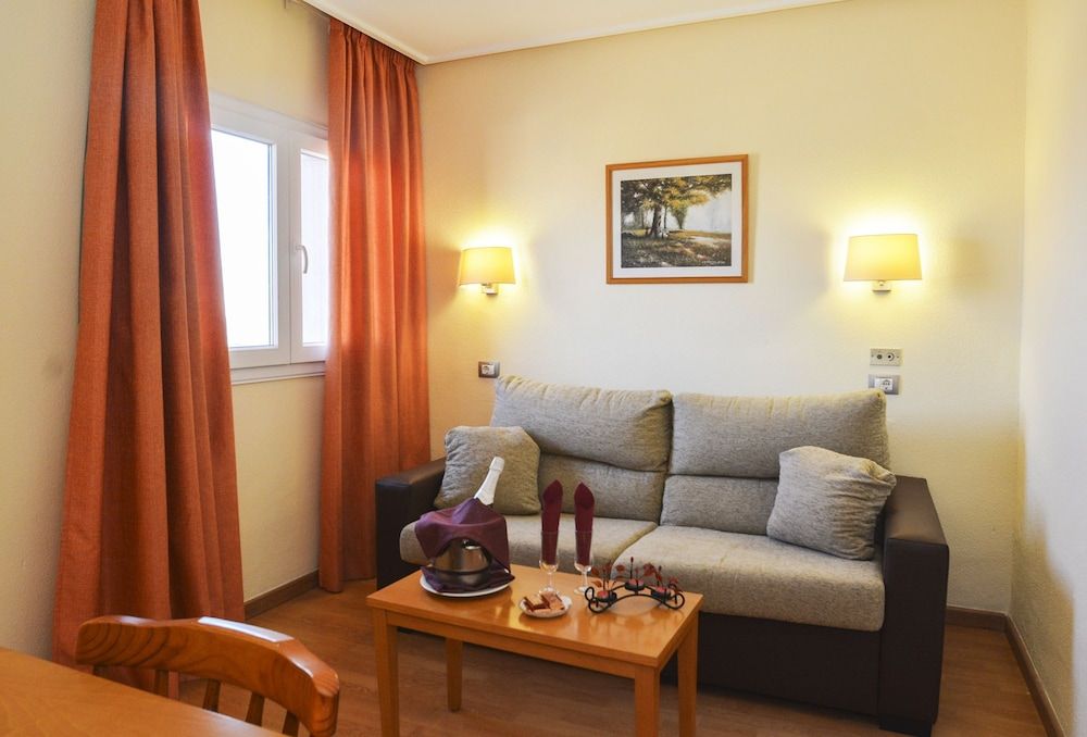 Hotel Torrejoven Double room with living room 6