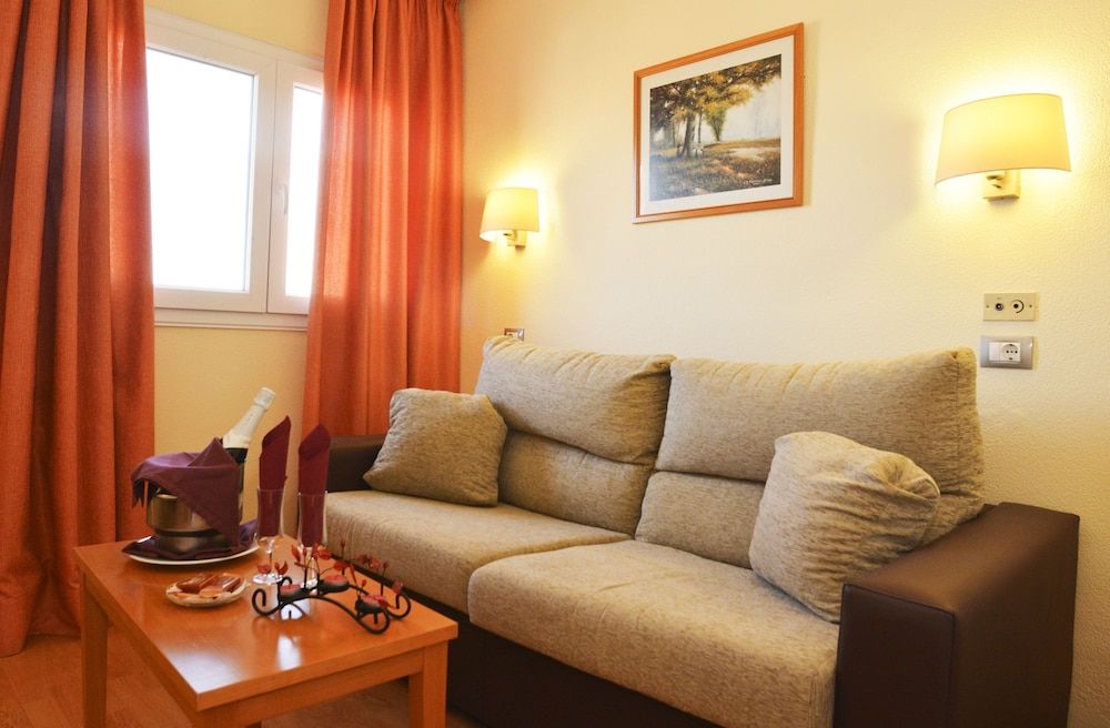 Hotel Torrejoven Double room with living room 5