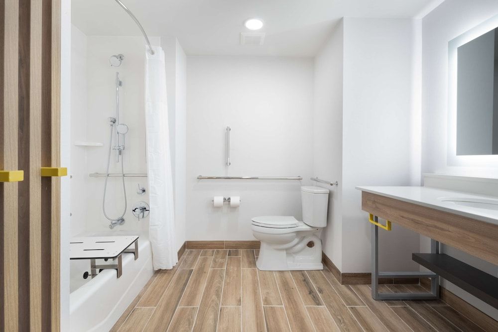 Room, 2 Queen Beds, Accessible (Hearing)