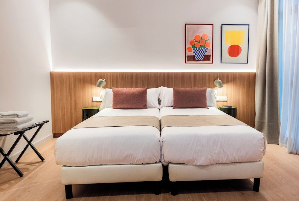 Hotel California Superior Twin Room (Superior 2 single beds)) 2