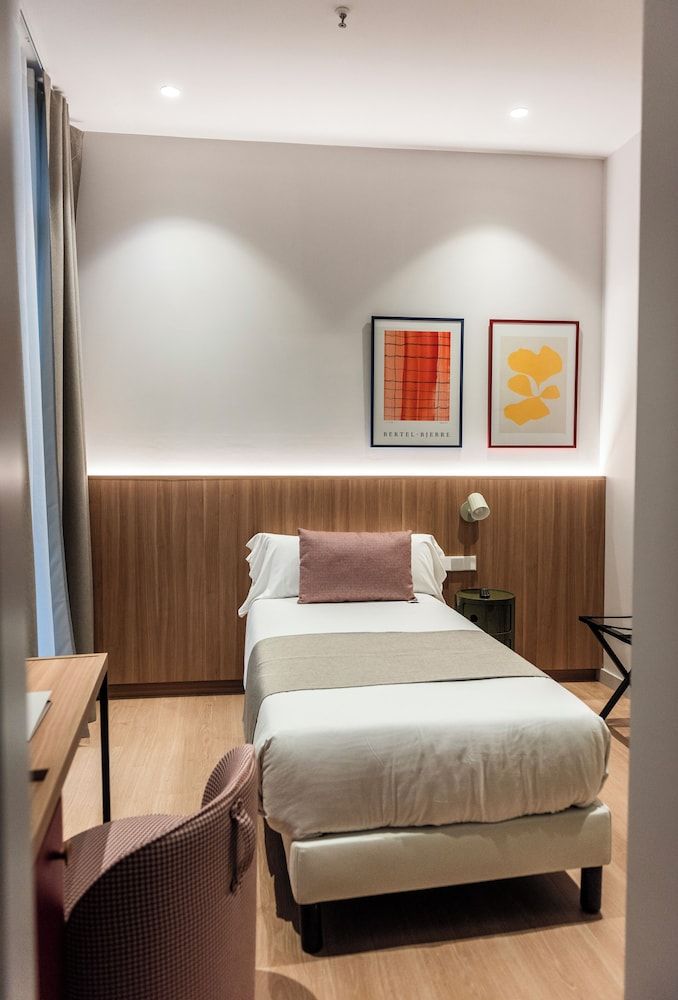 undefined Hotel California 6