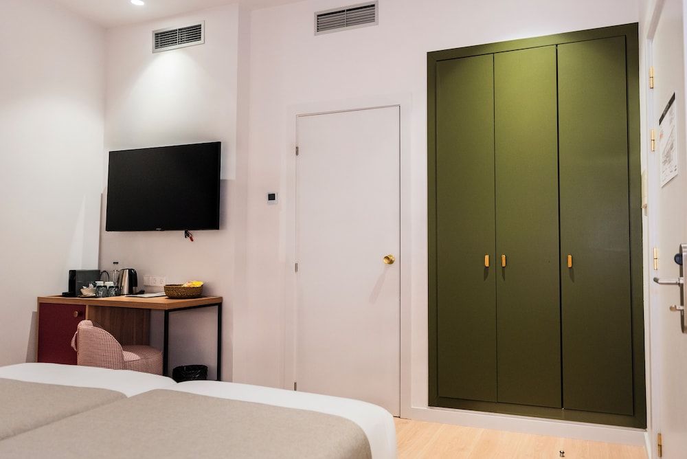 Hotel California Superior Twin Room (Superior 2 single beds)) 14