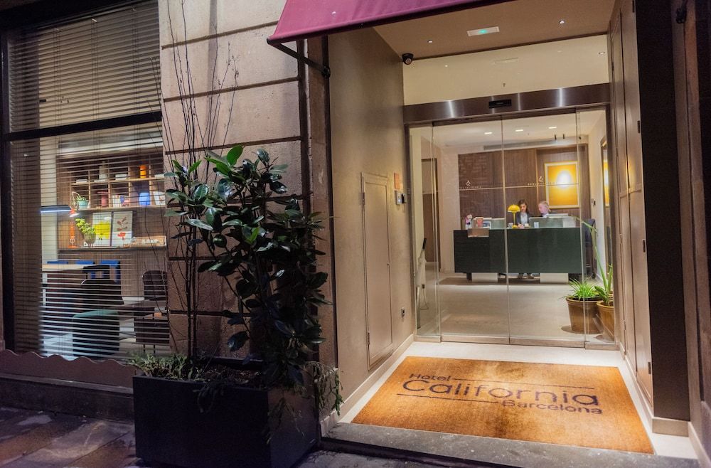 undefined Hotel California 4