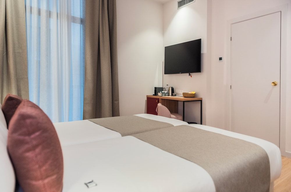 Hotel California Superior Twin Room (Superior 2 single beds)) 10