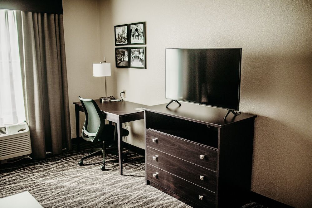 Cobblestone Hotel & Suites - International Falls Room, 2 Queen Beds, Non Smoking 5